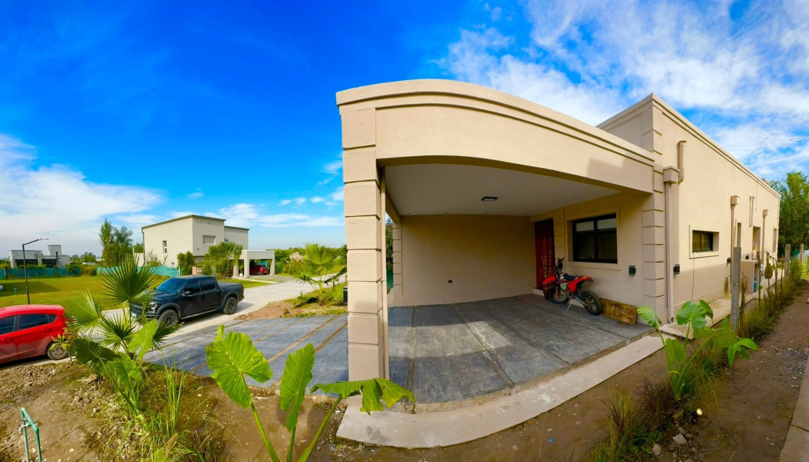 VENTA IMPECABLE CASA BARRIO PRIVADO ZONA SOLANO VERA 