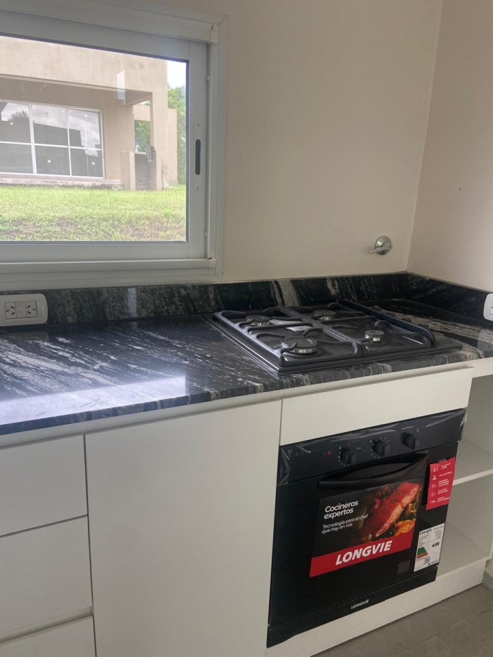CASA A ESTRENAR EN VENTA B. PRIVADO SOLANO VERA
