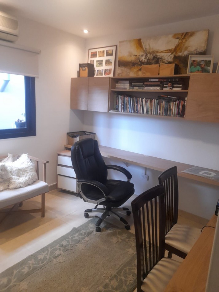 IMPECABLE CASA EN VENTA EN B. PRIVADO, YB 