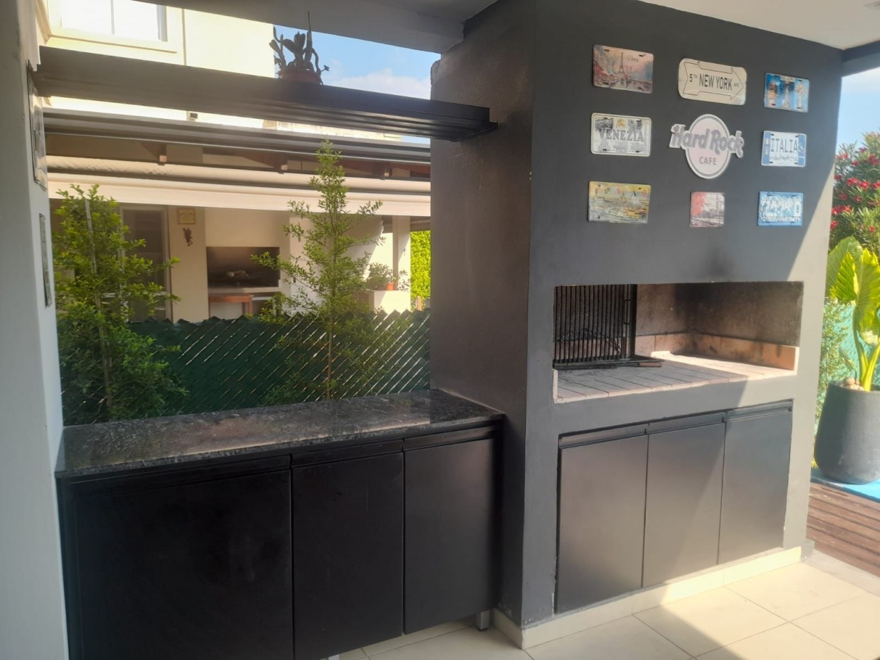 IMPECABLE CASA EN VENTA EN B. PRIVADO, YB 