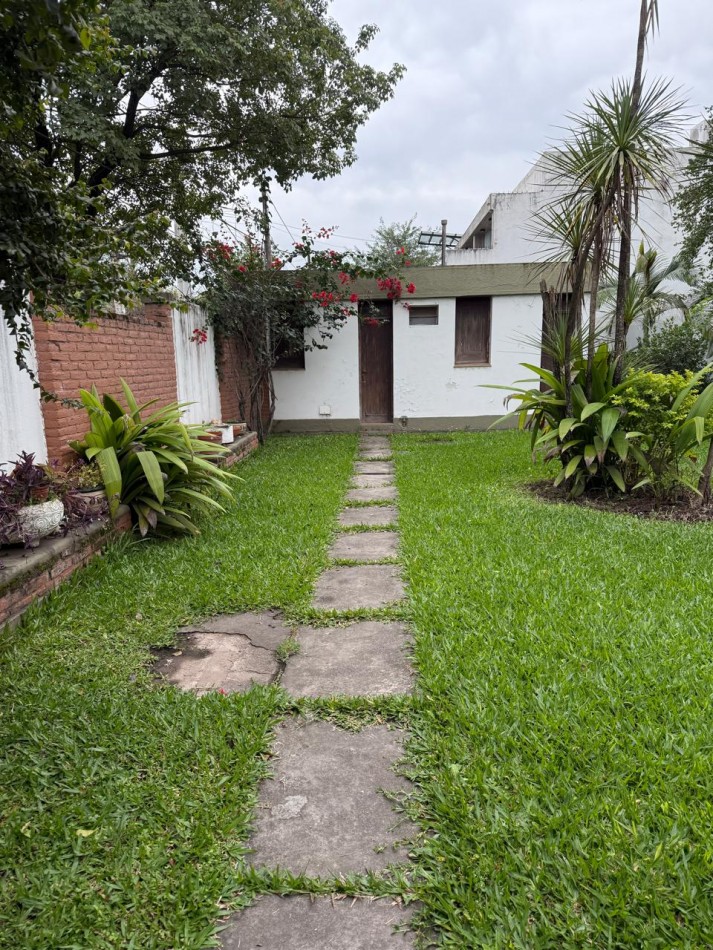 CASA ESQUINA EN VENTA  CON POTENCIAL COMERCIAL-SALAS Y VALDEZ Y SALTA, YB!!