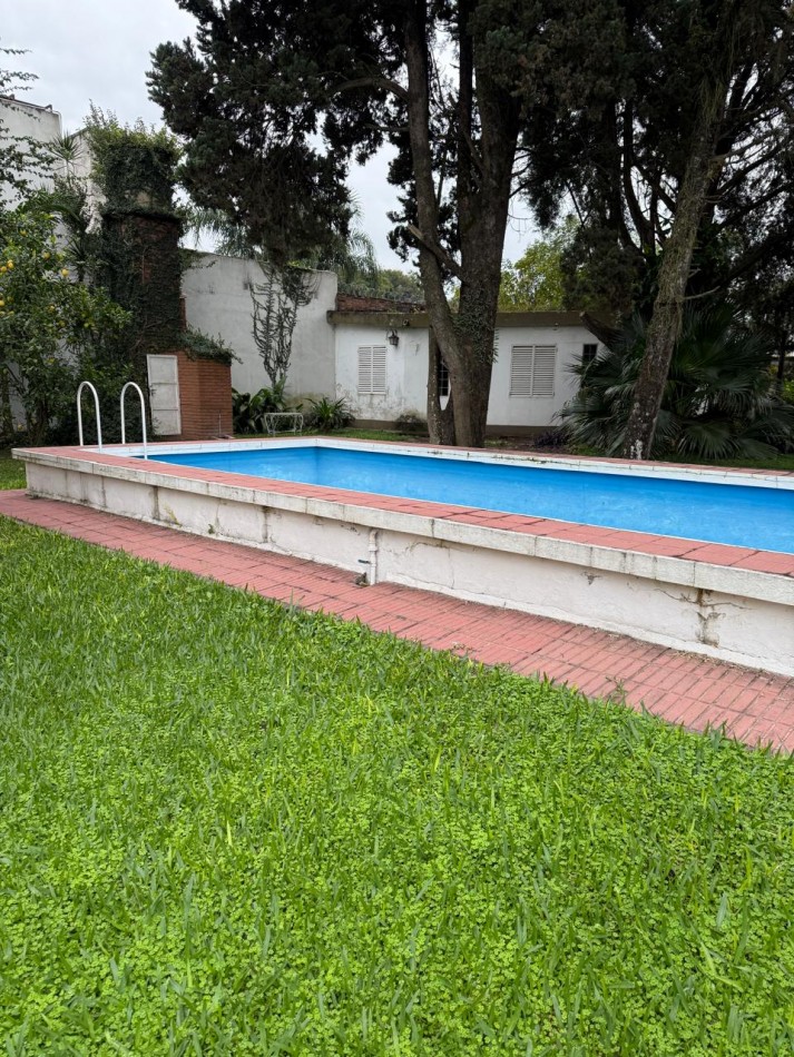 CASA ESQUINA EN VENTA  CON POTENCIAL COMERCIAL-SALAS Y VALDEZ Y SALTA, YB!!