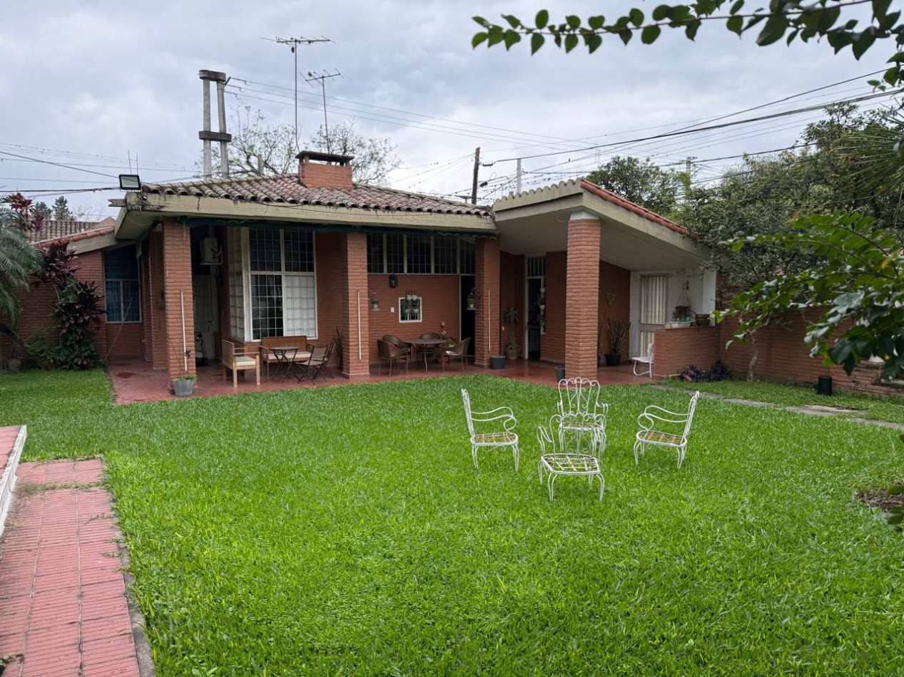 CASA ESQUINA EN VENTA  CON POTENCIAL COMERCIAL-SALAS Y VALDEZ Y SALTA, YB!!