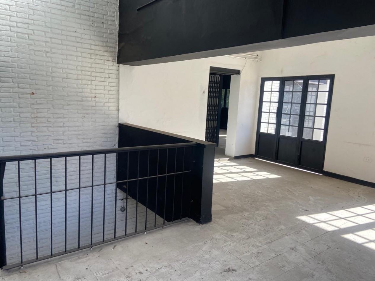 INSOLITA ESQUINA COMERCIAL EN ALQUILER 
