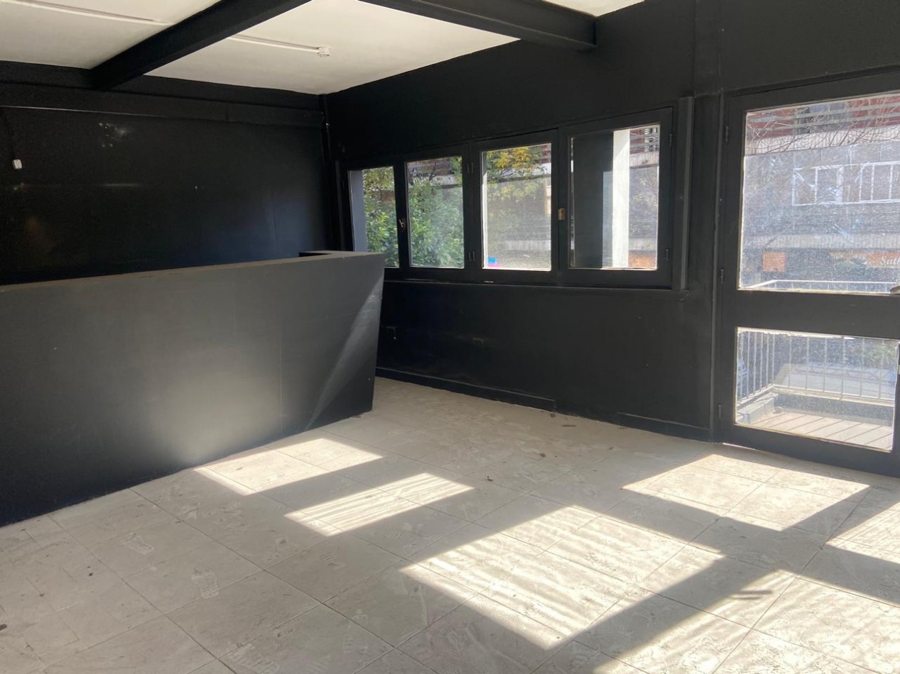 INSOLITA ESQUINA COMERCIAL EN ALQUILER 
