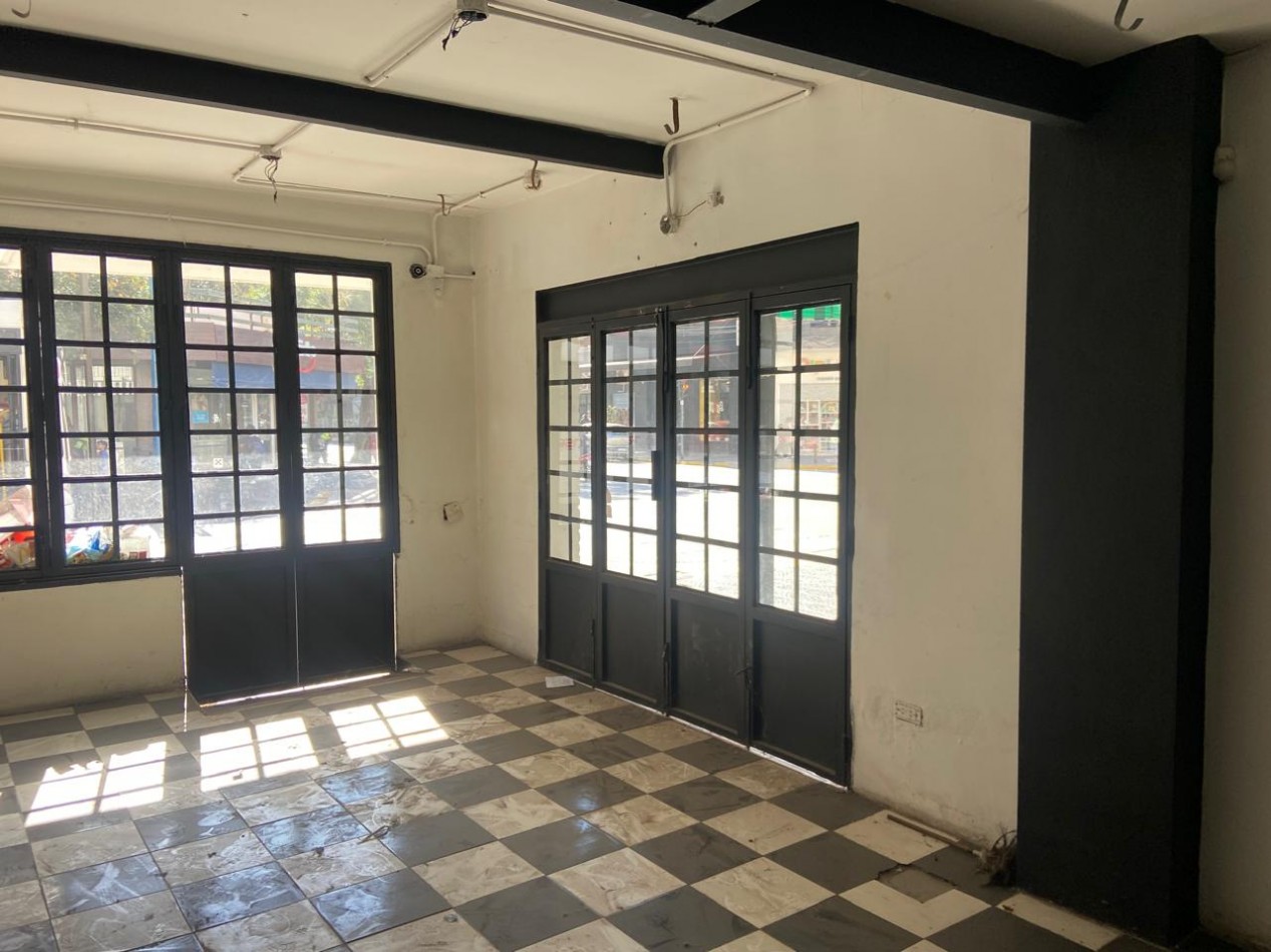 INSOLITA ESQUINA COMERCIAL EN ALQUILER 