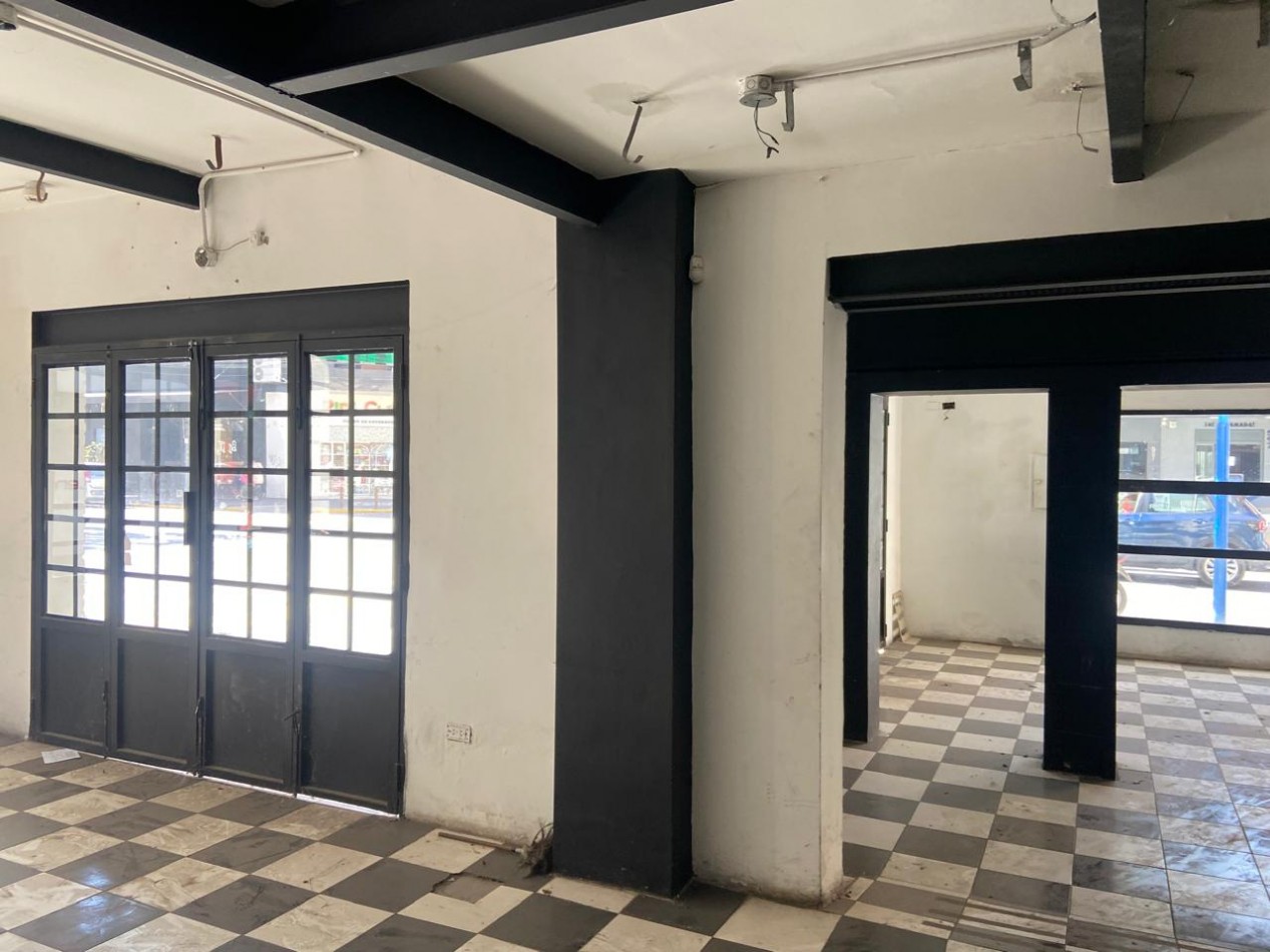 INSOLITA ESQUINA COMERCIAL EN ALQUILER 