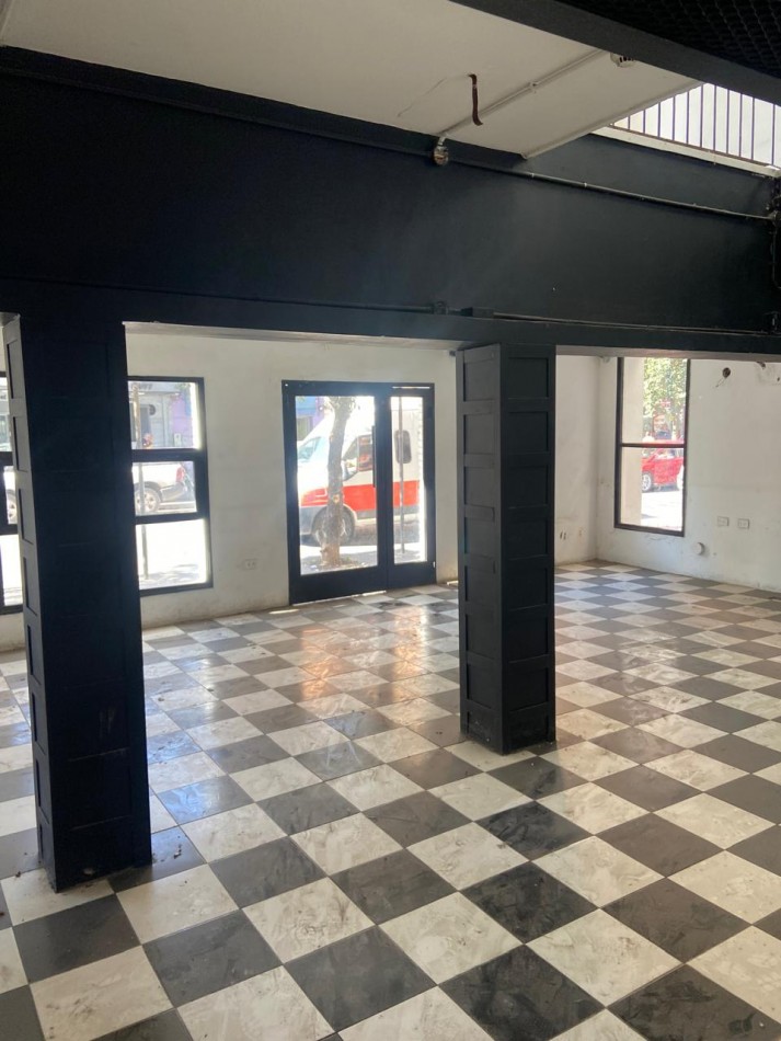 INSOLITA ESQUINA COMERCIAL EN ALQUILER 