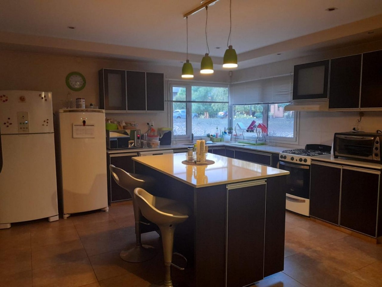 CASA EN VENTA DE PRIMER NIVEL EN LOS OLIVOS