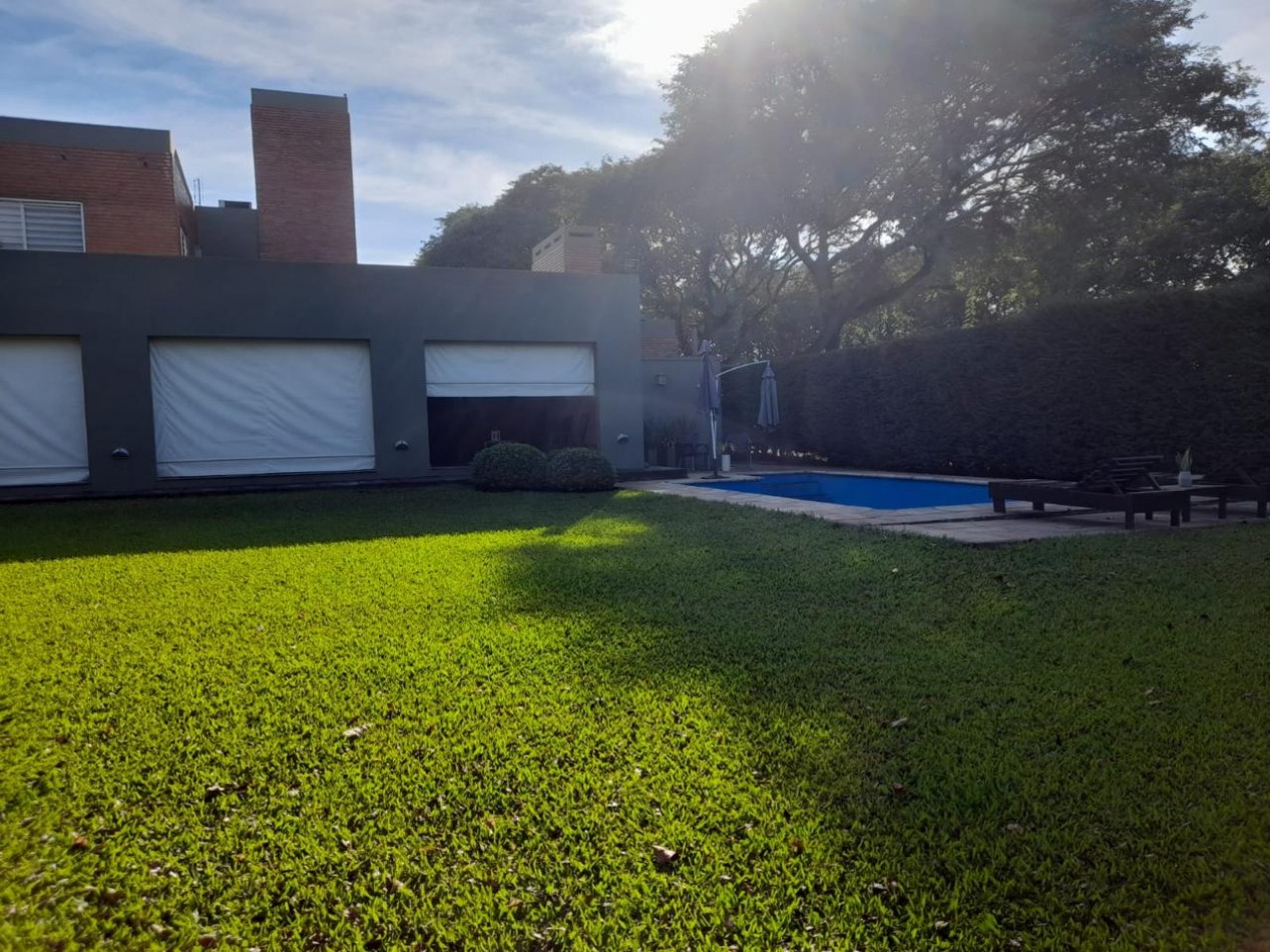 CASA EN VENTA DE PRIMER NIVEL EN LOS OLIVOS
