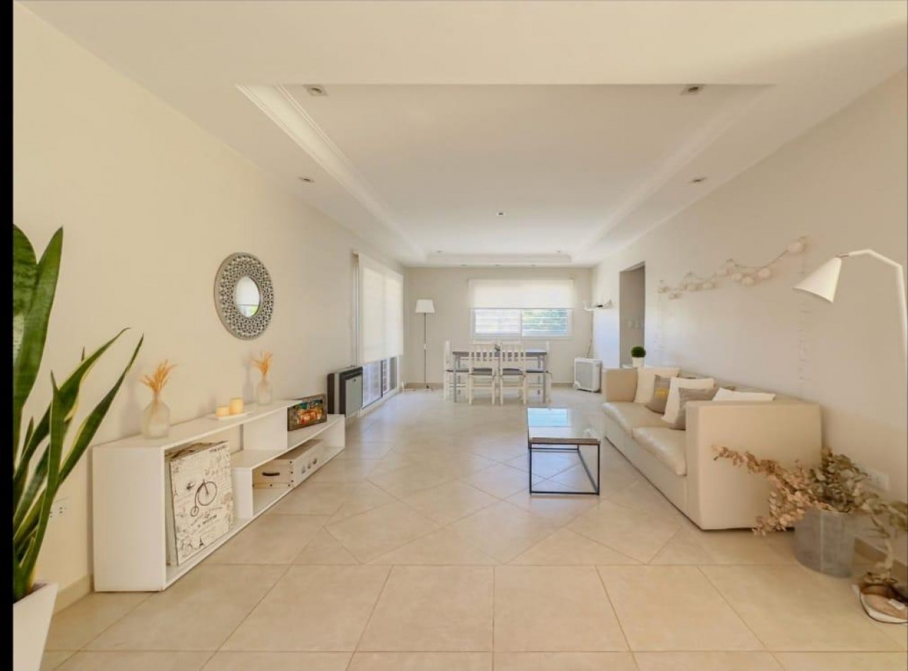 CASA EN VENTA DE PRIMER NIVEL EN LOS OLIVOS