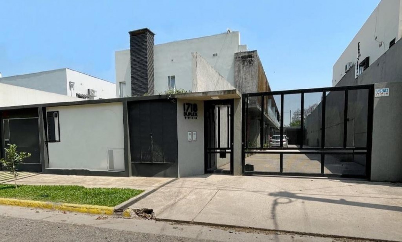 VENTA DUPLEX EN COMPLEJO CERRADO YERBA BUENA