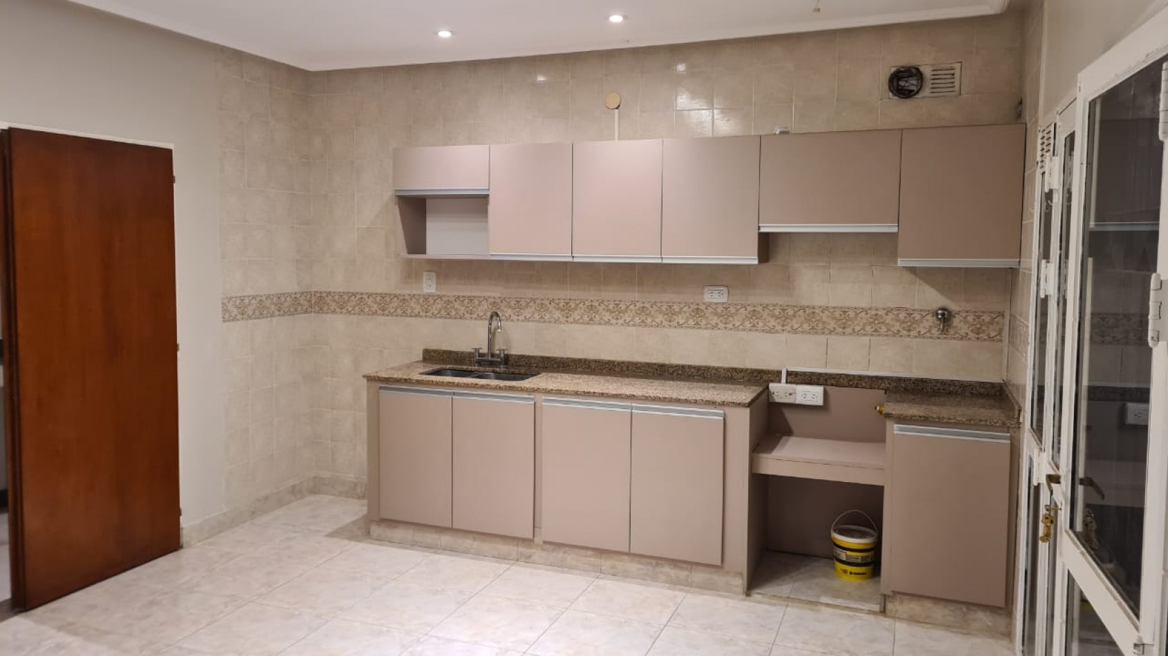 ALQUILER ZONA PREMIUM DE Y.B  ITUZAINGO 