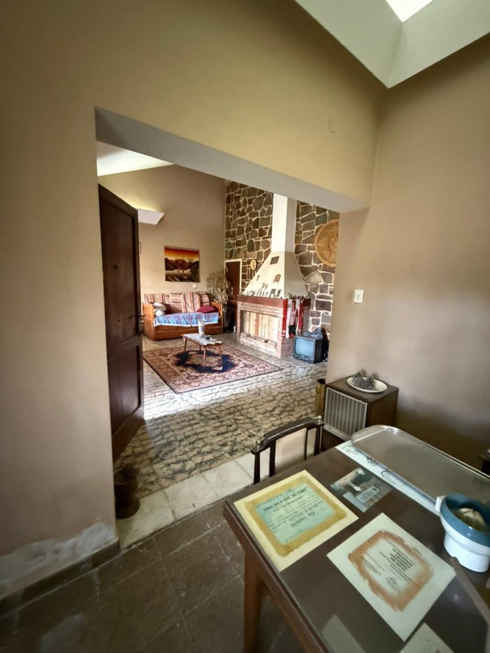 CASA EN VENTA CON POTENCIAL COMERCIAL, YB