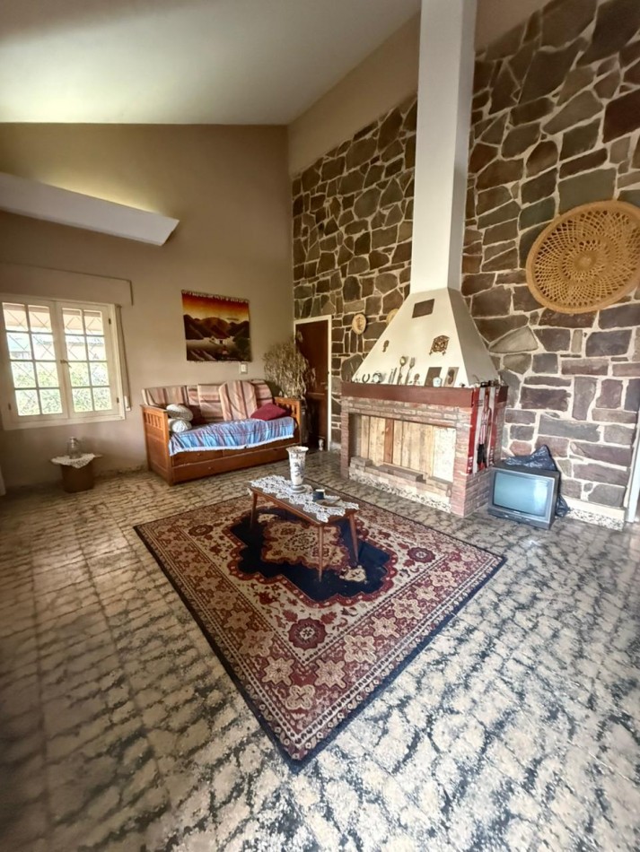 CASA EN VENTA CON POTENCIAL COMERCIAL, YB
