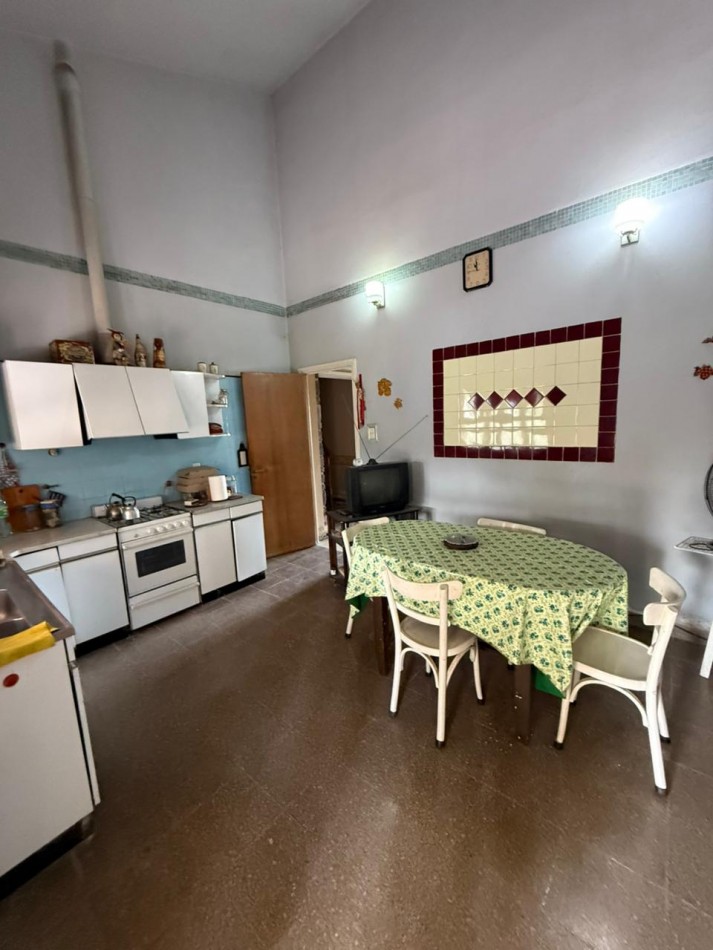 CASA EN VENTA CON POTENCIAL COMERCIAL, YB