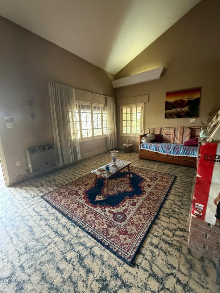 CASA EN VENTA CON POTENCIAL COMERCIAL, YB