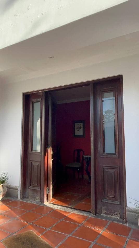 VENTA CASA EN UBICACION PRIVILEGIADA ITUZAINGO 1100, YB