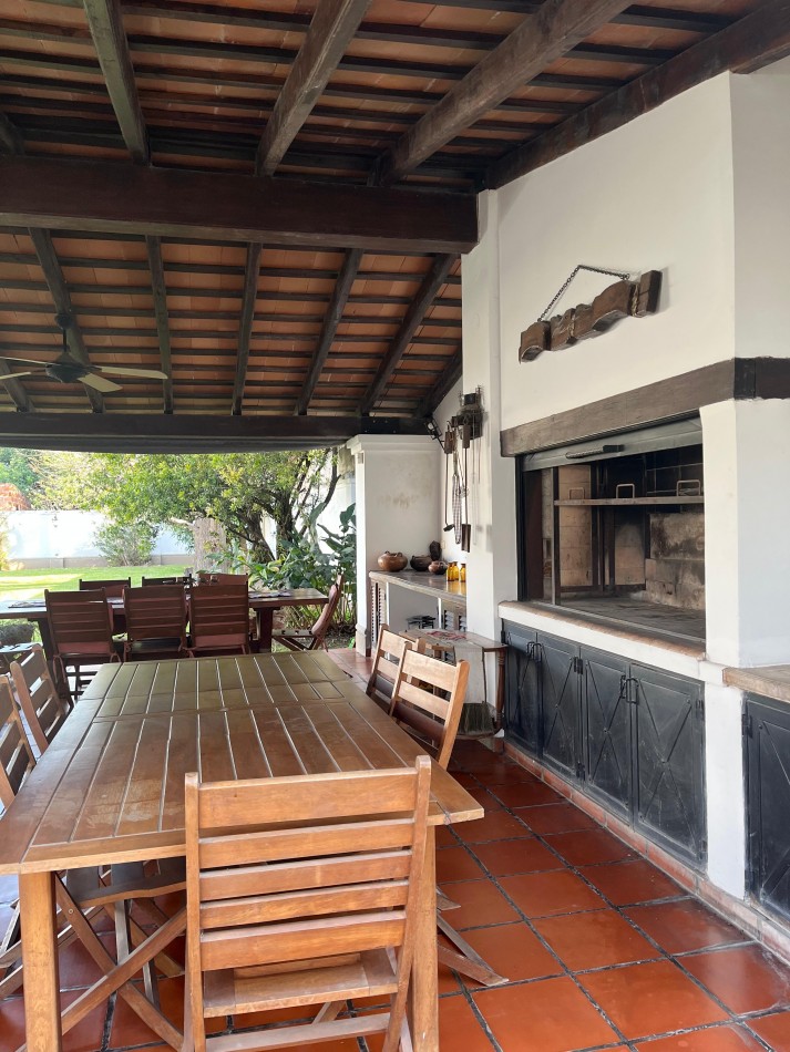 VENTA CASA EN UBICACION PRIVILEGIADA ITUZAINGO 1100, YB