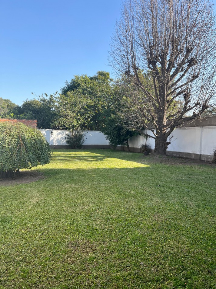 VENTA CASA EN UBICACION PRIVILEGIADA ITUZAINGO 1100, YB