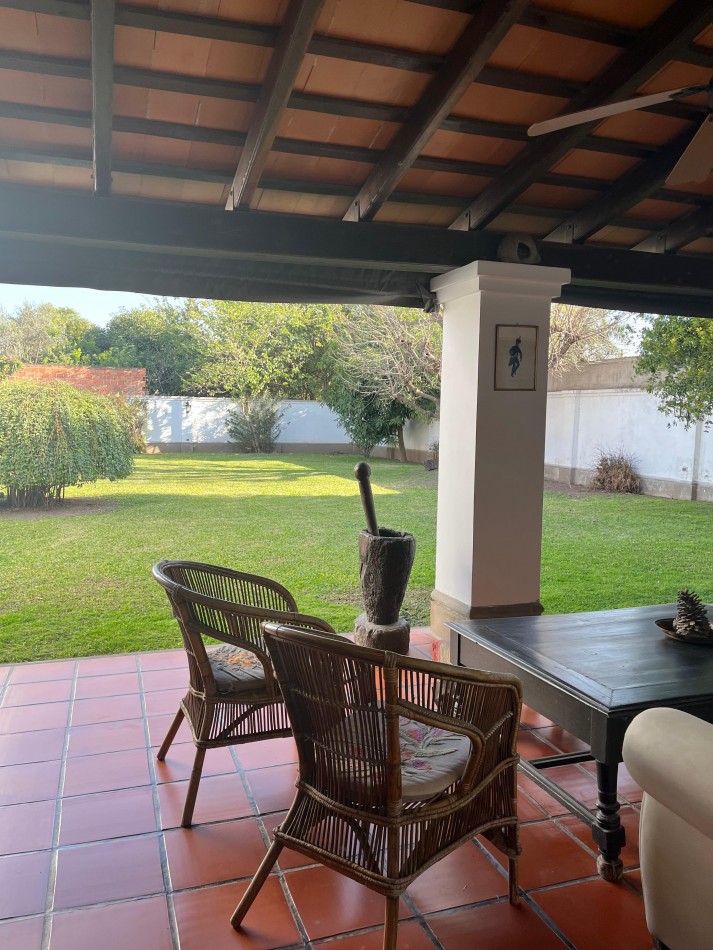 VENTA CASA EN UBICACION PRIVILEGIADA ITUZAINGO 1100, YB
