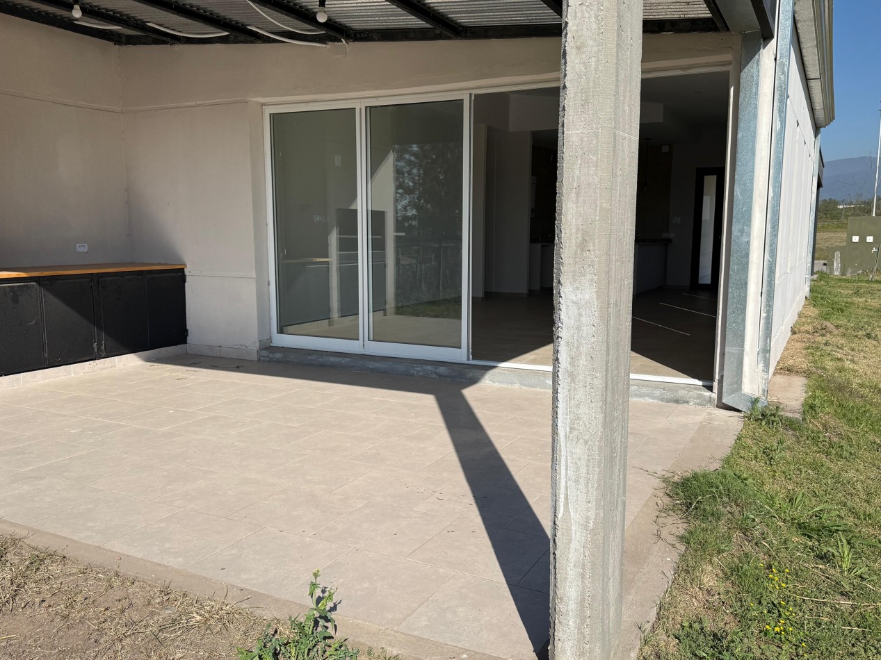 VENTA CASA COUNTRY SOBRE CONSTITUCION, TAFI VIEJO