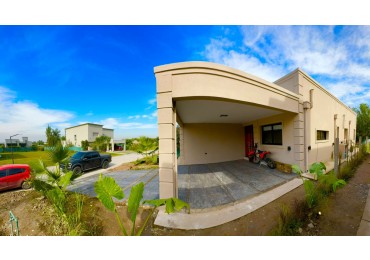 VENTA IMPECABLE CASA BARRIO PRIVADO ZONA SOLANO VERA 
